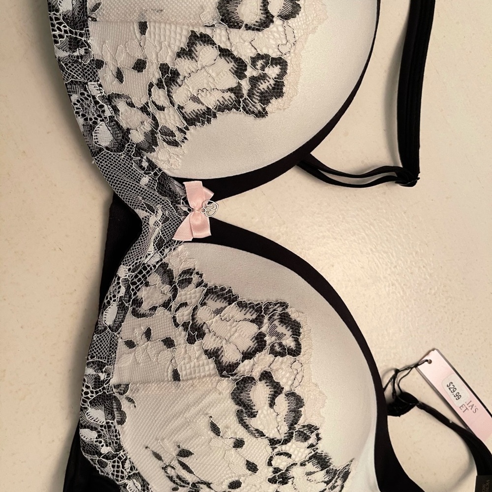 NWT Victoria Secret Bra 38C